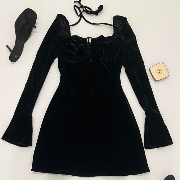 House of CB Dresses & Skirts - HOUSE OF CB 'Babydoll' Black Velvet Halter Mini Dress